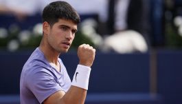 ATP Barcellona, Alcaraz non si ferma e batte Quinn: ma l’assenza di Ferrero è un caso. Avanzano Tsitsipas e Ruud