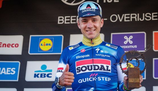 Remco Evenepoel, la conversione all'Islam e la terza rinascita dopo un infortunio: trionfo alla Freccia del Brabante