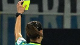 Terni, arbitra di 17 anni minacciata di morte: "Devi fare la fine di Ilaria Sula". Choc nel calcio minore
