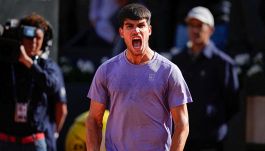 Alcaraz e Zverev mandano "segnali" a Sinner: volano in finale a Barcellona e Monaco di Baviera