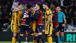 Bologna-Inter, la rimessa che fa infuriare Inzaghi: Lautaro e compagni accerchiano Colombo, Arnautovic litiga con Beukema