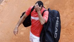 Djokovic ora è un caso: "Fan***o il tennis”. Il duro sfogo in allenamento a Madrid avvicina il ritiro?