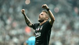 Immobile da record in Turchia: il tris con cui eguaglia Okaka e Balotelli. Il Besiktas lo scarica, Torino e Genoa ci pensano
