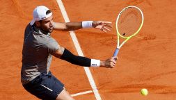 Madrid, Berrettini prima s’incarta poi risolve: batte Giron al terzo set ma l'infortunio preoccupa. Lunedì sfida Draper