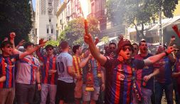 Finale Coppa del Re, scontri tra tifosi del Barcellona e polizia. La tv del Real torna ad attaccare gli arbitri
