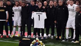 Atalanta-Lecce per Graziano Fiorita: la maglia bianca, i brividi al minuto di silenzio, fumogeni e contestazione