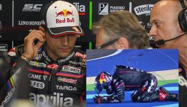 MotoGP, le ultime su Martin dopo la caduta in Qatar: undici fratture. Il post di Jorge, la disperazione del Diggia