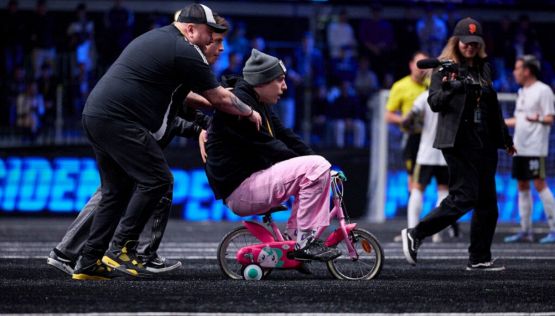 Kings League Italia, tra Bologna e biciclette rosa. I momenti più iconici dell'ottava giornata