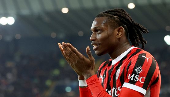 Milan, sul futuro di Leao spunta una decisione clamorosa. E Gimenez rischia già la bocciatura