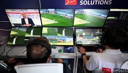 In sala Var col telefonino su un sito di scommesse: scandalo in Bulgaria, la tv smaschera tutto