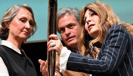 Milano-Cortina 2026, perché la ministra del Turismo Daniela Santanché ha presentato le torce olimpiche: la polemica