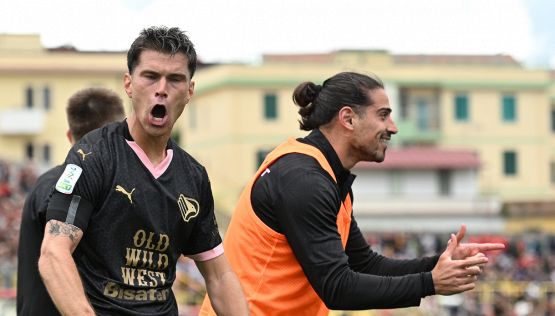Serie B: il Palermo espugna Catanzaro e batte un colpo playoff, Juve Stabia ko a Bolzano