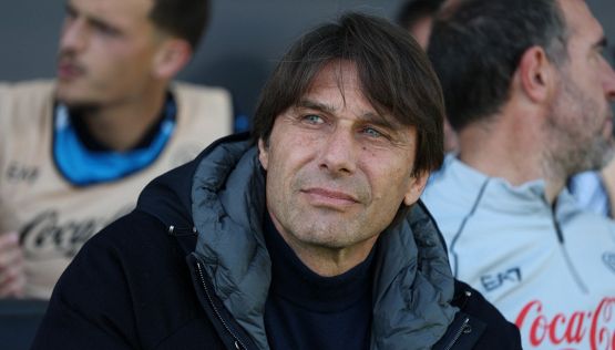 Conte tra Juventus, Milan e... Napoli: il tecnico ha chiesto otto rinforzi a De Laurentiis per restare