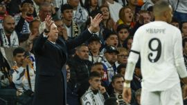 Real Madrid, Ancelotti e la risposta sul suo futuro: ecco chi c'era in tribuna, Mbappè scaricato dai tifosi