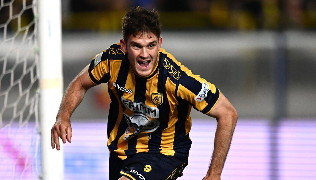 https://wips.plug.it/cips/sport.virgilio.it/cms/2025/05/adorante-juve-stabia.jpg