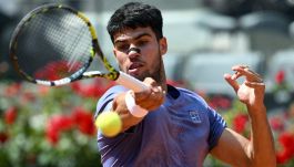 Internazionali, Alcaraz rischia grosso con Khachanov e trova Draper: Carlitos vince e cita i Persiani
