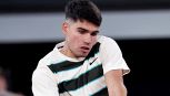 Carlos Alcaraz si ingrazia il pubblico del Roland Garros e sfoggia un completo omaggio al rugby con rasatura inedita