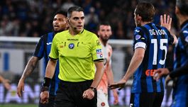 Atalanta-Roma, moviola: che bufera sul rigore revocato, Sozza si ricorda dei gialli solo al 90’