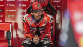 MotoGP Silverstone, Bagnaia medita la rivincita, Marquez resta guardingo. Silenzio sul caso Martin-Aprilia