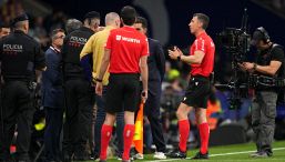 Espanyol-Barcellona, terrore prima del derby: auto si schianta sui tifosi, ci sono feriti e gara interrotta