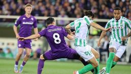 Fiorentina-Betis, moviola: un rigore negato e l’errore sul portiere, pochi i 10 gialli
