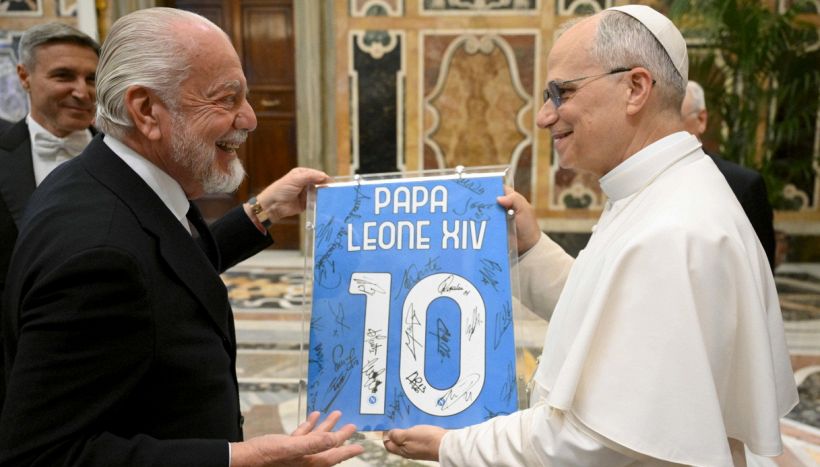Napoli in Vaticano dal Papa, la gaffe e la battuta di Leone XIV: "Forse perché dicono che sono romanista"