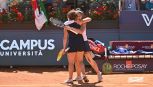 L'urlo di Sara Errani spacca il Foro Italico, l'abbraccio liberatorio di Paolini in finale agli Internazionali
