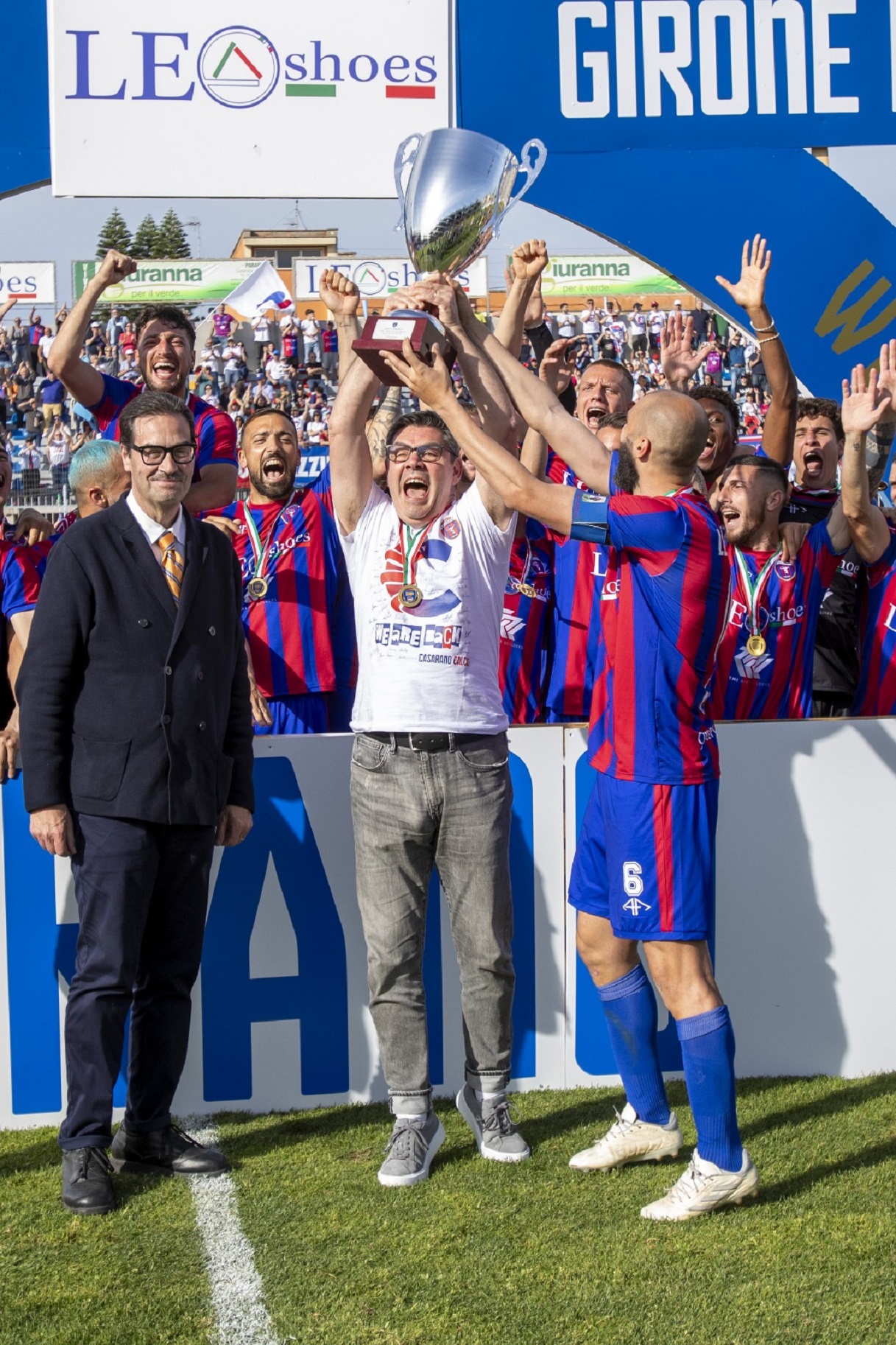 I festeggiamenti per la promozione in Serie C del Casarano (Foto Gigi Garofalo)