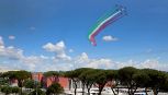 Lo spettacolo inatteso e stupefacente nel cielo di Roma ferma gli Internazionali, compreso Sinner: sono le Frecce Tricolore