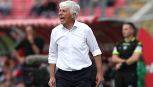 Monza-Atalanta, Gasperini litiga con un giornalista: volano insulti, un taccuino e una bottiglietta d'acqua