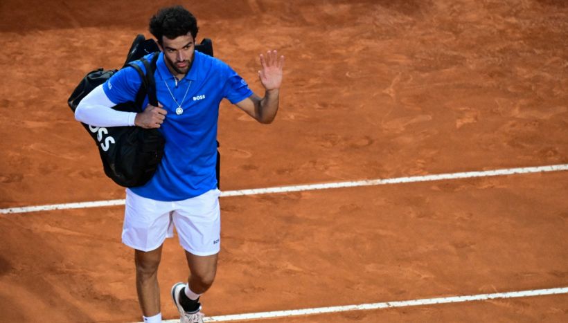 Internazionali, il calvario di Berrettini: la paura dopo il ritiro. "Spero di essermi fermato in tempo", ma rischia tre mesi di stop