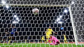 Inter, Bisseck fa esultare Milano dopo 45' ma è bufera sull'arbitro Chiffi