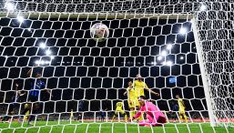 Inter, Bisseck fa esultare Milano dopo 45' ma è bufera sull'arbitro Chiffi