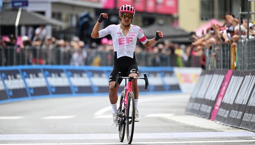 Giro d'Italia tappa 11: il miglior Carapaz doma uno scatenato Ciccone, Del Toro ancora in rosa