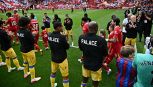 Liverpool-Crystal Palace, doppio pasillo: anche i campioni d’Inghilterra omaggiano i vincitori dell’FA Cup