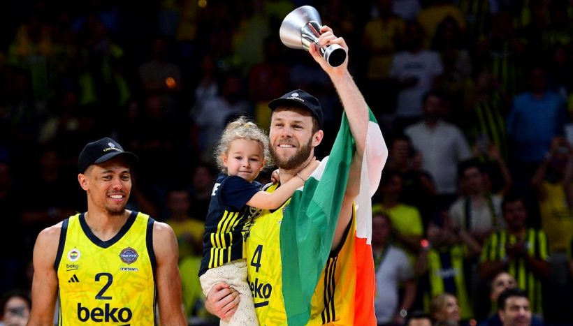 La rivincita di Nicolò Melli: l'Eurolega a 34 anni è uno schiaffo (anche) all'Olimpia. Che intanto dice addio a Mirotic