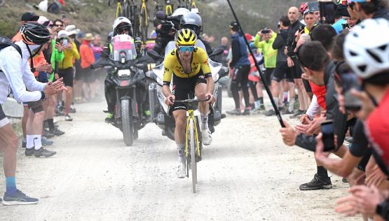 Giro d'Italia 20esima tappa: Yates si commuove, spezza la maledizione e vince la corsa in Rosa