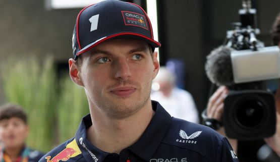 Max Verstappen è diventato padre, l'annuncio social con Kelly Piquet: è nata Lily. "Ma io non cambierò"