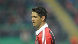 L’Inter incanta anche Pato: l’ex Milan insultato dai tifosi rossoneri per il tweet sul trionfo contro il Barça