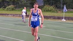 Schwazer, prima lo show e poi la rabbia: stravince la 10 km, ma manca il record senior 40 per colpa dei giudici
