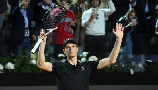 Sinner “che bello”: il numero 1 è tornato. La tensione di mamma Siglinde, l’amore di Roma ma che fastidio quell’elicottero