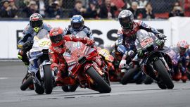 MotoGP classifica piloti e pagelle Gp Francia: Zarco re del caos, Marquez bada al sodo, Bagnaia è perso