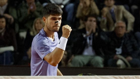 Internazionali, Alcaraz vede le streghe per un set, poi supera Djere. Musetti e Sonego eliminano i Berrettinis