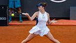 Internazionali, Noskova nel mirino degli hater: “Hanno tirato in ballo mia mamma”. Mensik come De Minaur, il gesto al pubblico