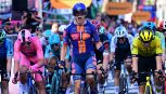 Giro d'Italia, 4a tappa: Van Uden brucia tutti ad Alberobello. Roglic rosicchia altri secondi con gli abbuoni. La Classifica