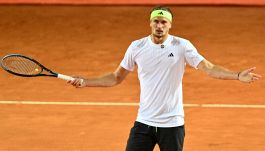 Zverev perde contro Musetti e la prende malissimo: la scenata dopo il primo set, le accuse e la frecciata al toscano