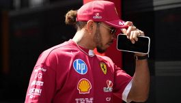 F1 Imola, Hamilton rompe il silenzio sugli aggiornamenti Ferrari poi sbotta: "Non sono qui per il 7° posto"