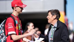 F1, Gianni Morandi show a Imola con Mara Sangiorgio: dedica "Uno su Mille" alla Ferrari, l'augurio per Antonelli