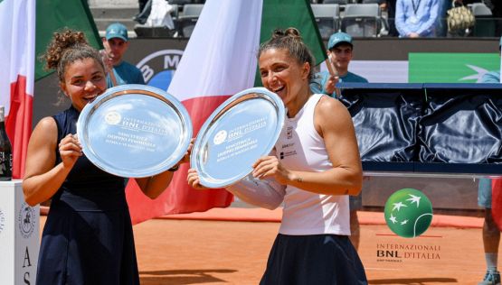 Internazionali, Paolini ed Errani regine del Foro Italico: l’intesa tra le due stelle azzurre e il bagno di champagne