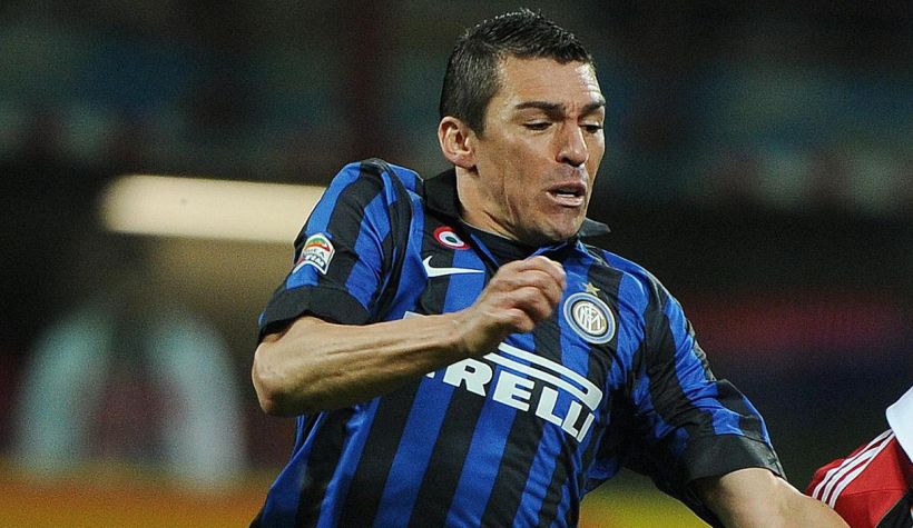 Inter, l’ex Lucio migliora dopo l’incidente e le ustioni: il post della moglie dall’ospedale